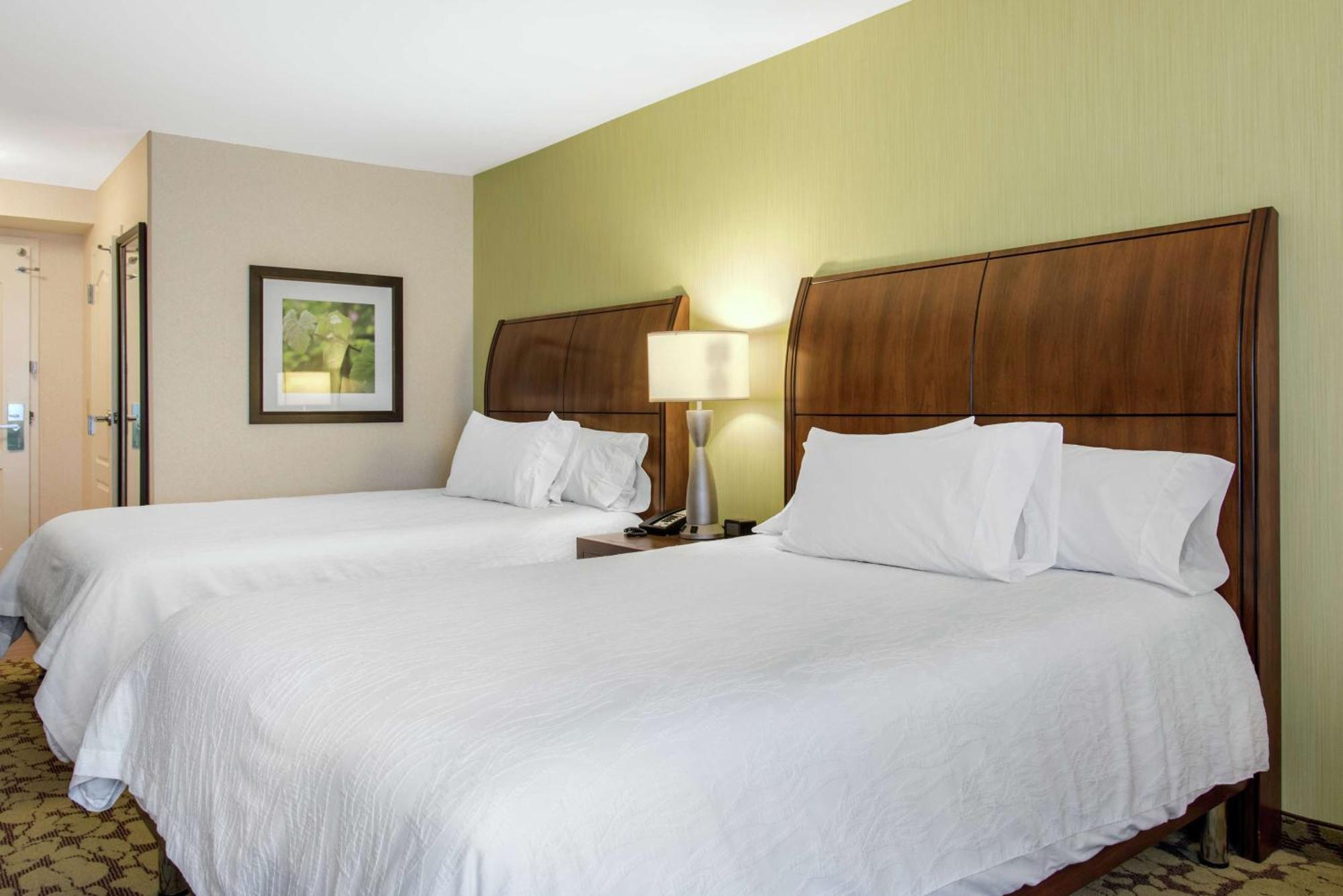 Hilton Garden Airport 3*