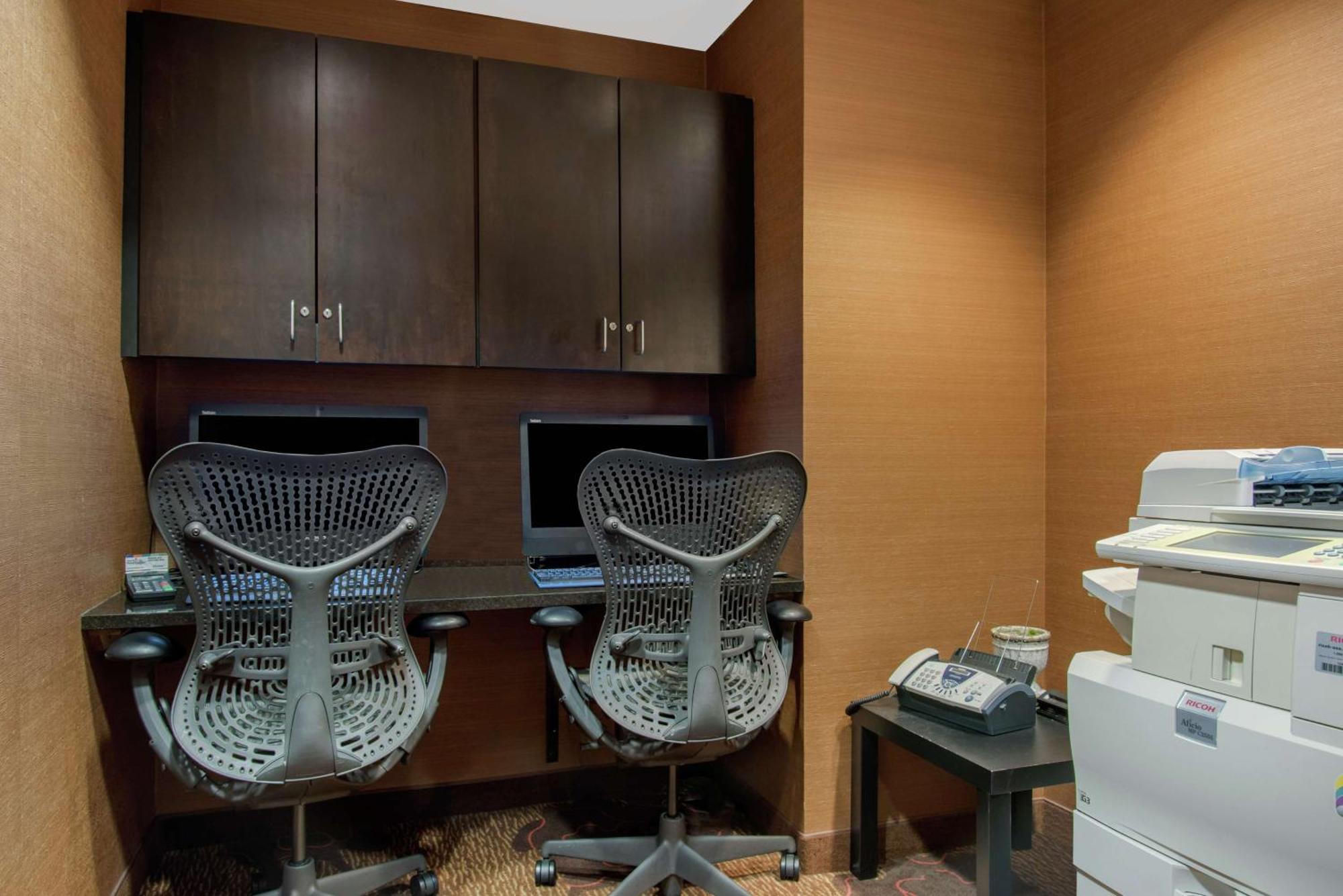 Hilton Garden Airport Hotel