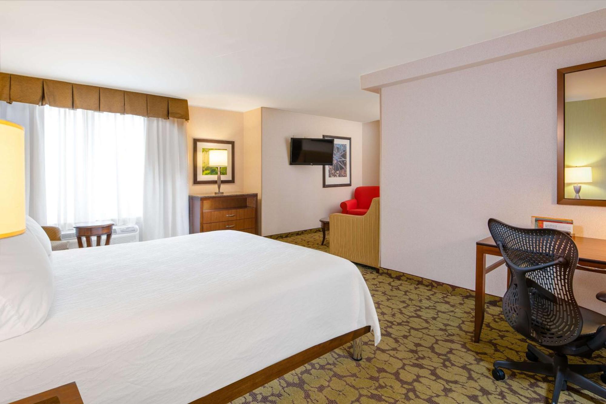 Hilton Garden Airport 3*