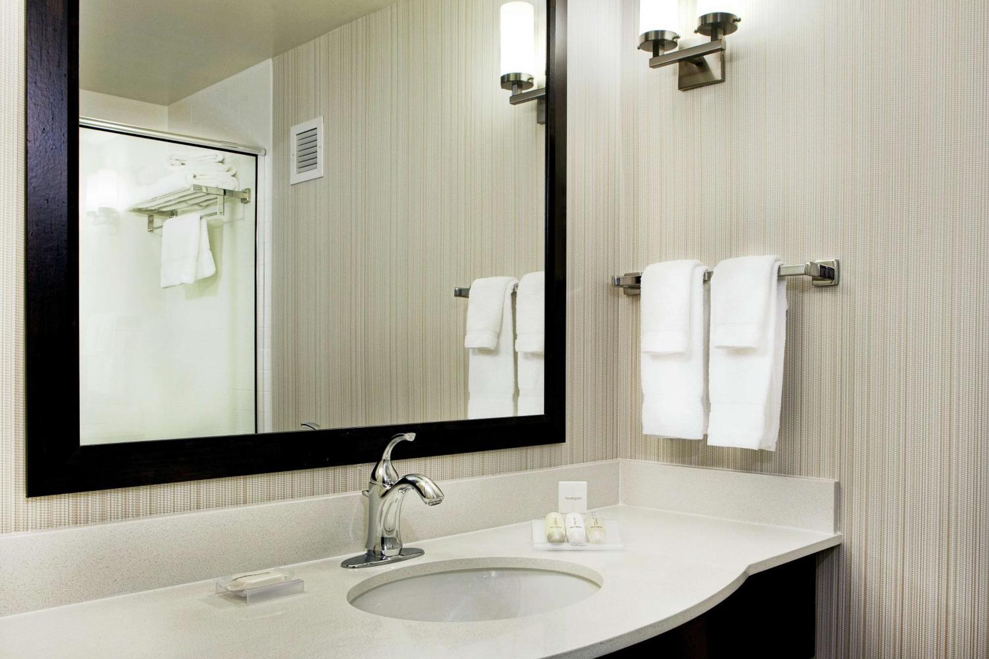 Hilton Garden Airport Hotel 3*
