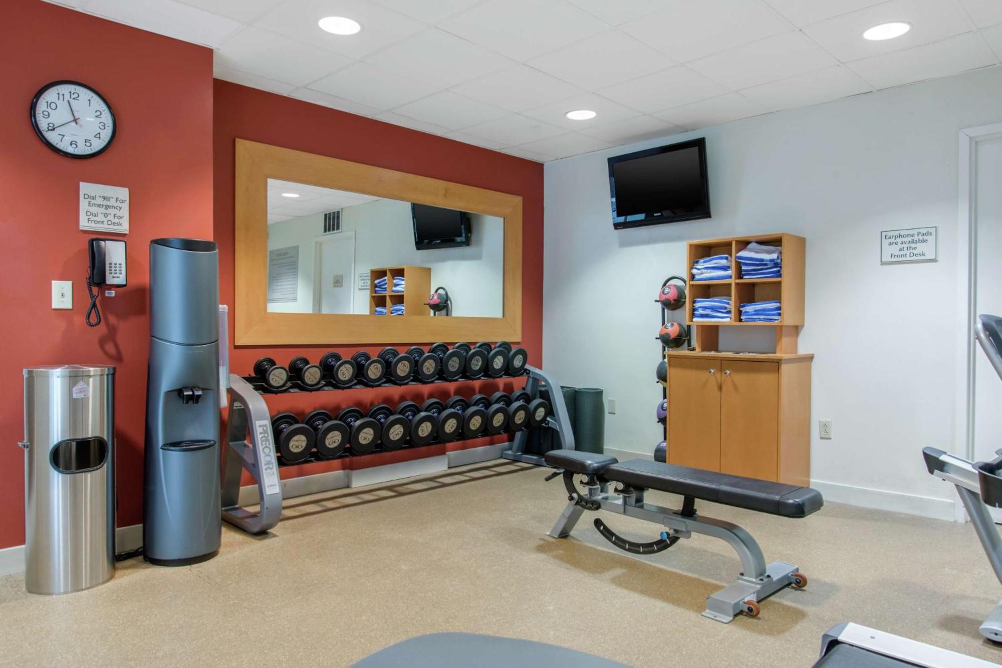 Hilton Garden Airport 3*