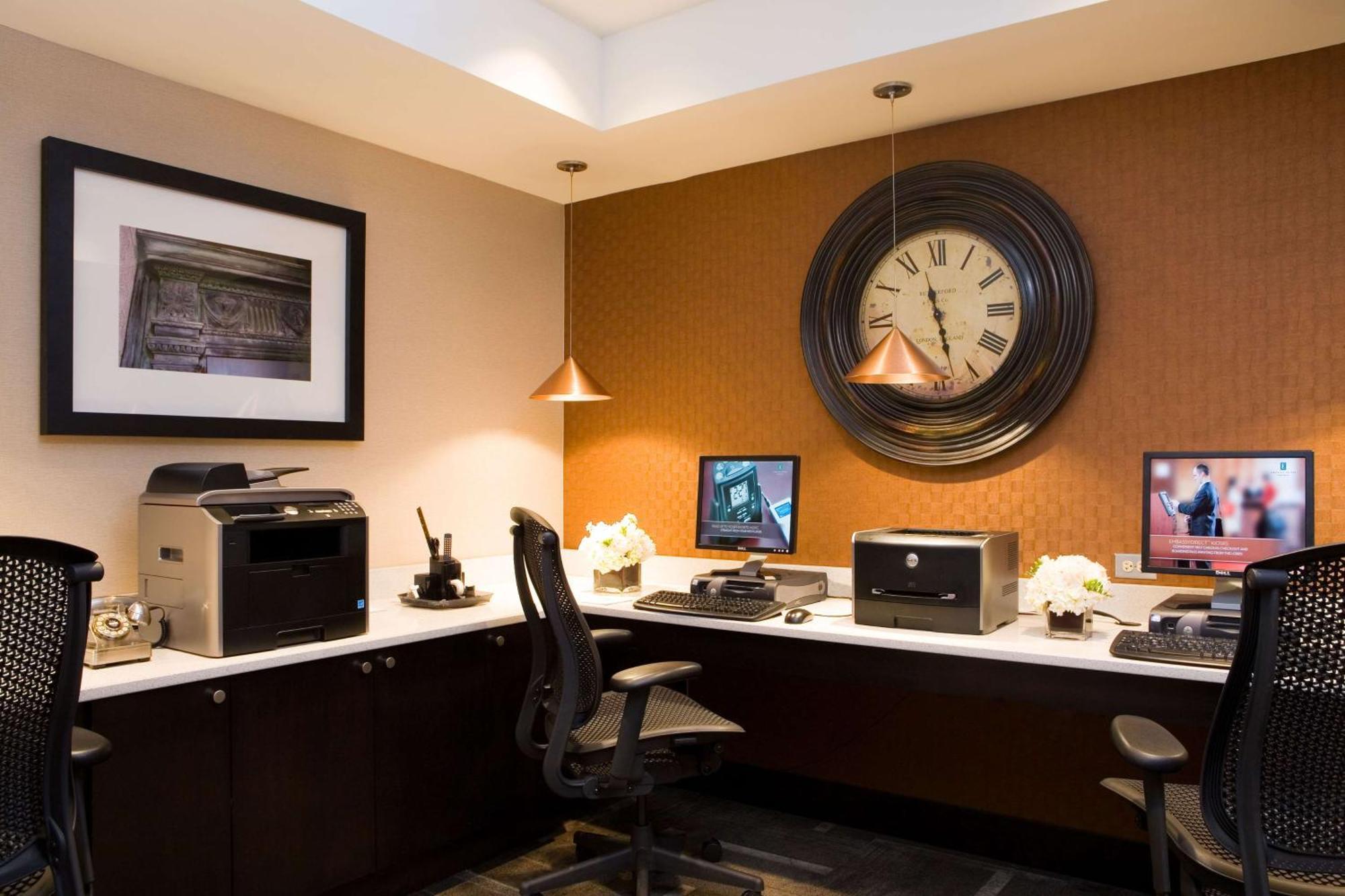 Embassy By Hilton Maine Hotel 4*