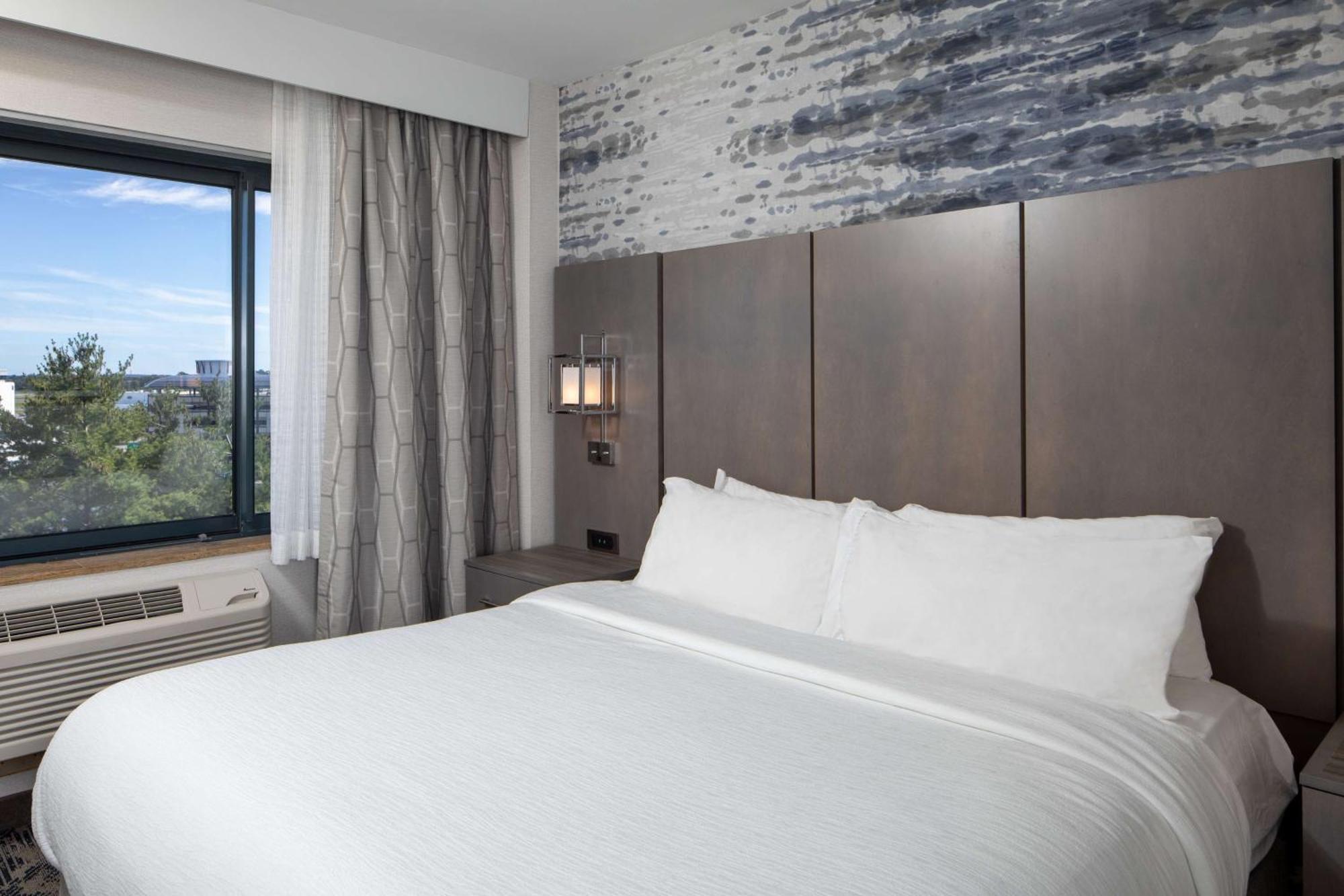 Embassy By Hilton Maine 4*