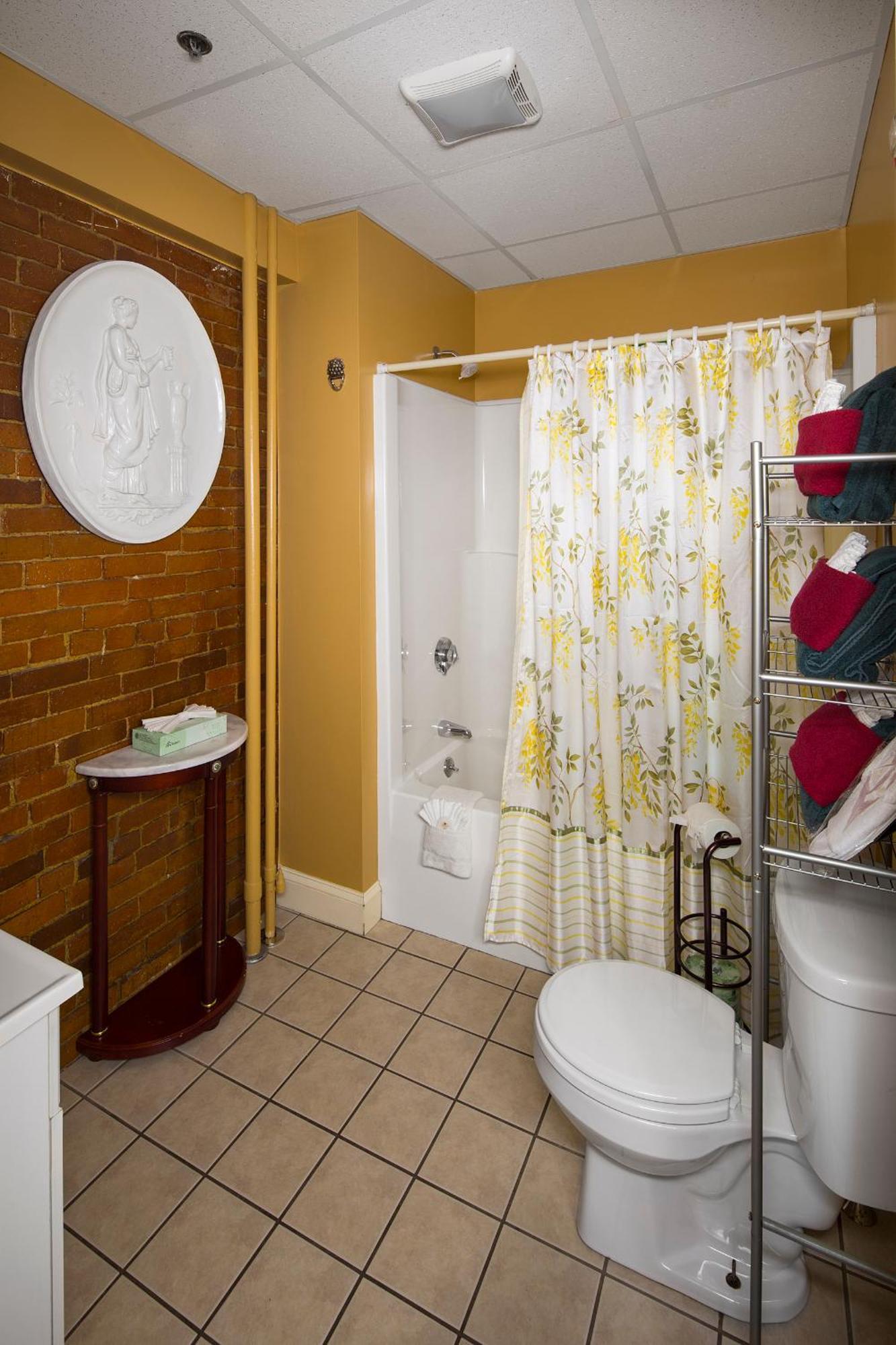 At St John In-town Inn 3*