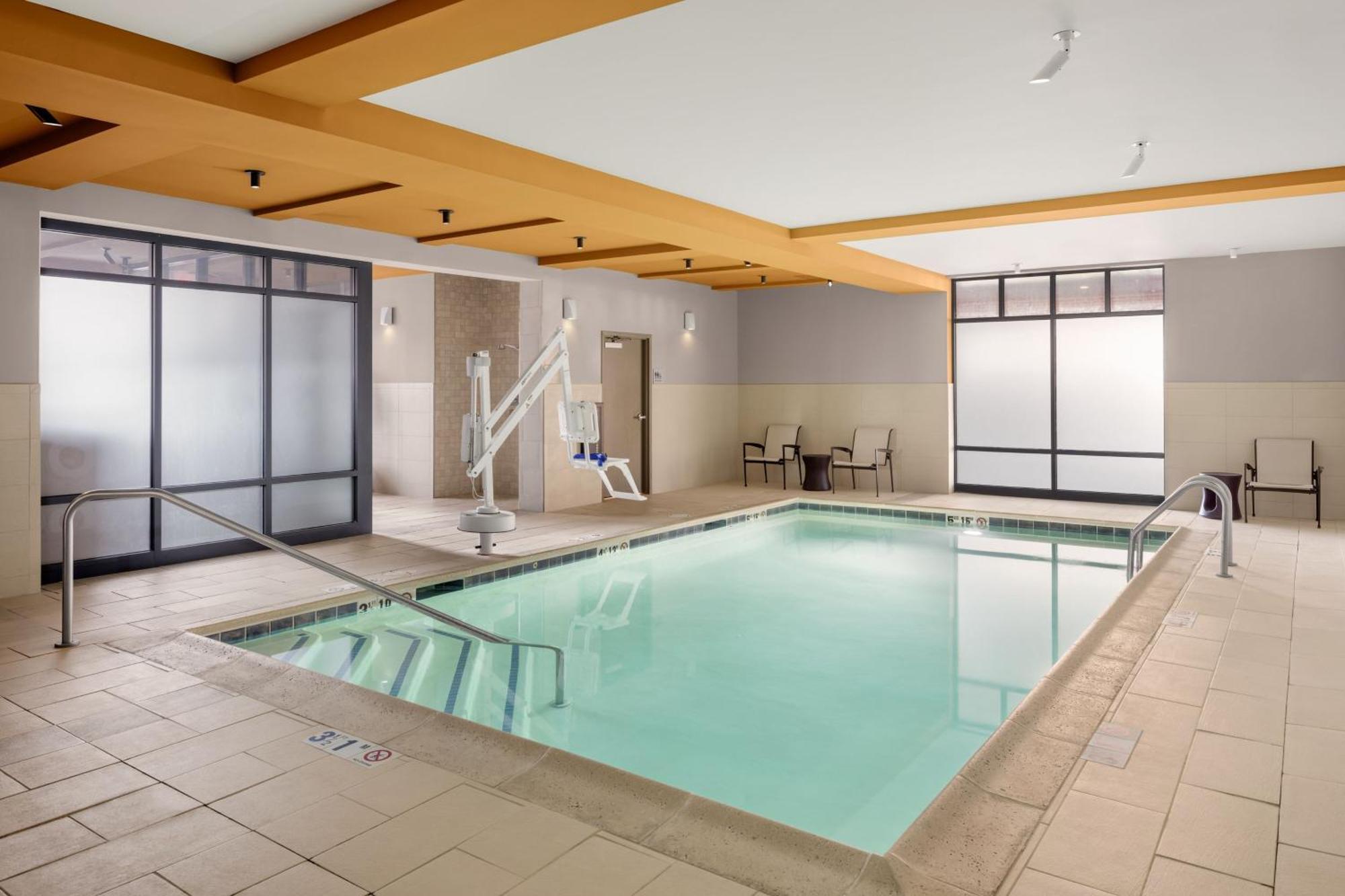 Courtyard By Marriott Downtown/waterfront