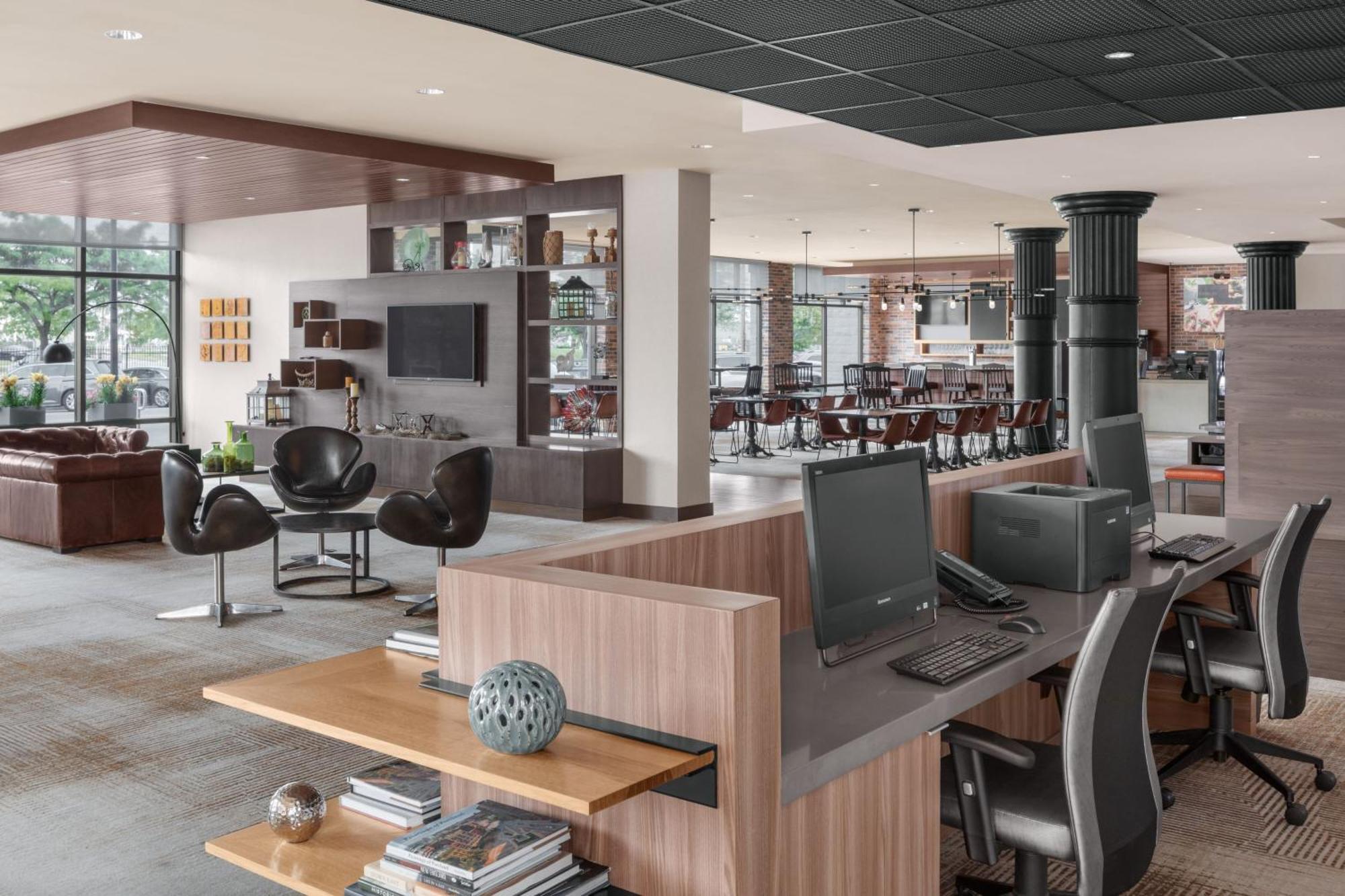 Courtyard By Marriott Downtown/waterfront Hotel