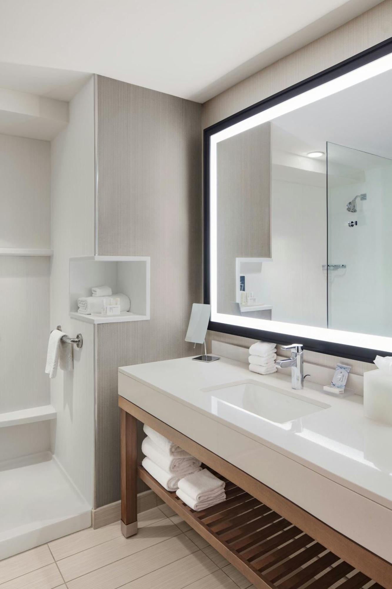 Hotel Courtyard By Marriott Downtown/waterfront 3*