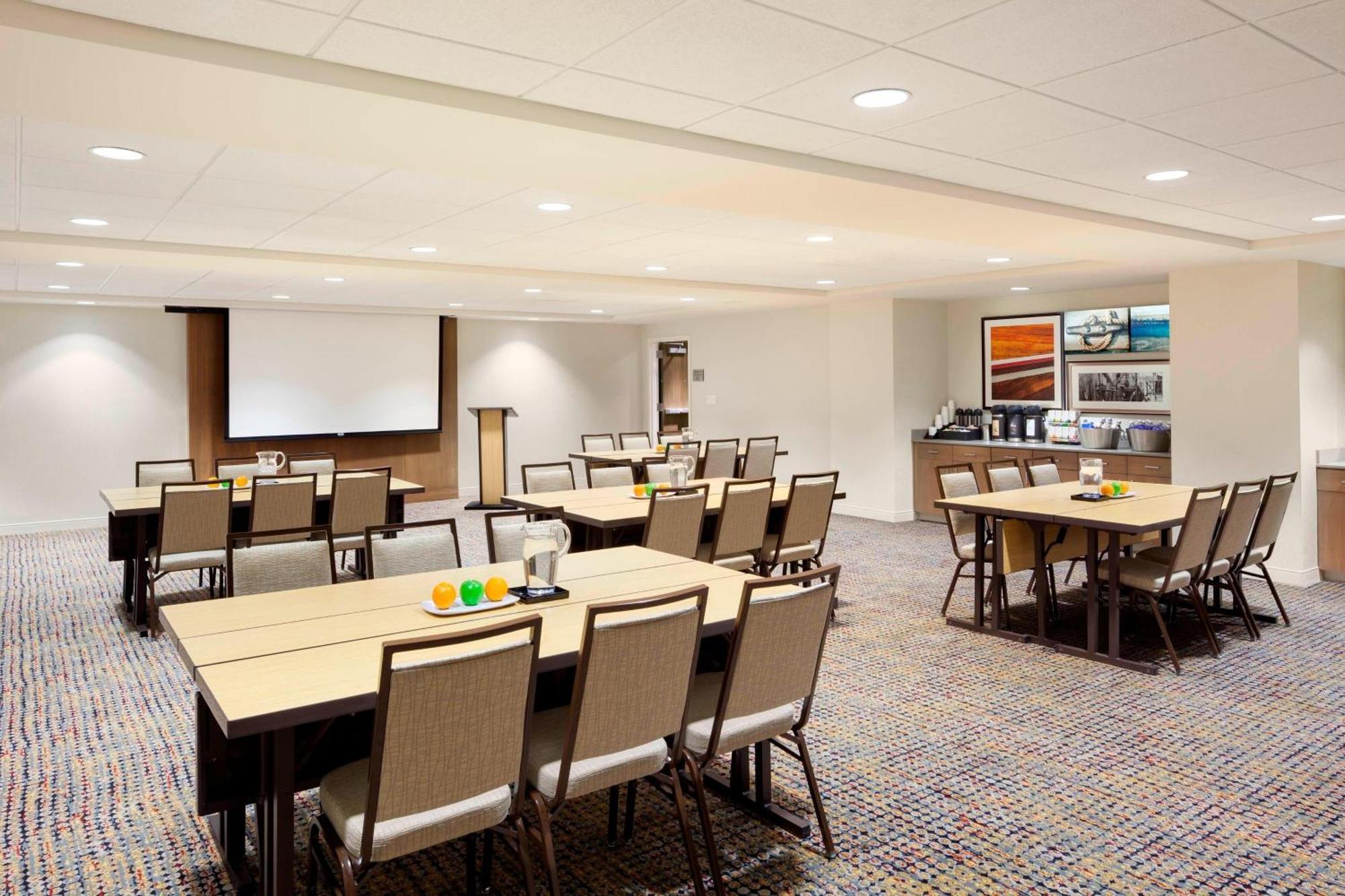 Courtyard By Marriott Downtown/waterfront Hotel