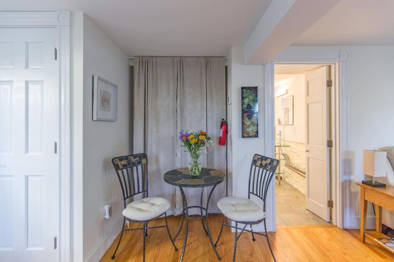 A Peaceful Oasis On Munjoy Hill - 4br2ba House & Parking Portland
