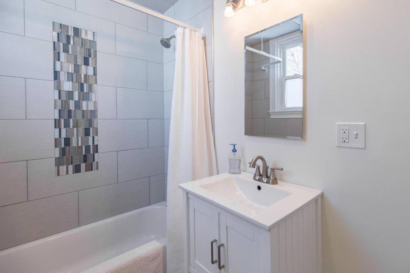 Country house A Peaceful Oasis On Munjoy Hill - 4br2ba House & Parking *