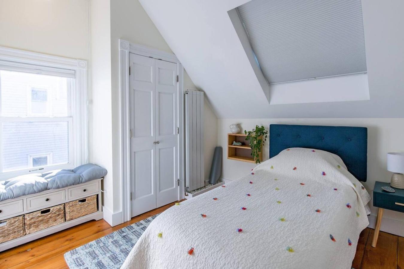 A Peaceful Oasis On Munjoy Hill - 4br2ba House & Parking Country house Portland