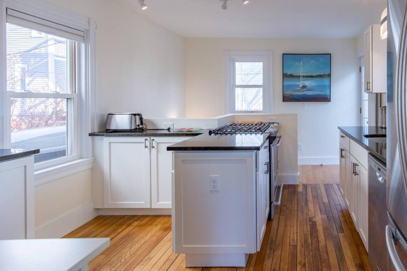 A Peaceful Oasis On Munjoy Hill - 3br & Parking Portland
