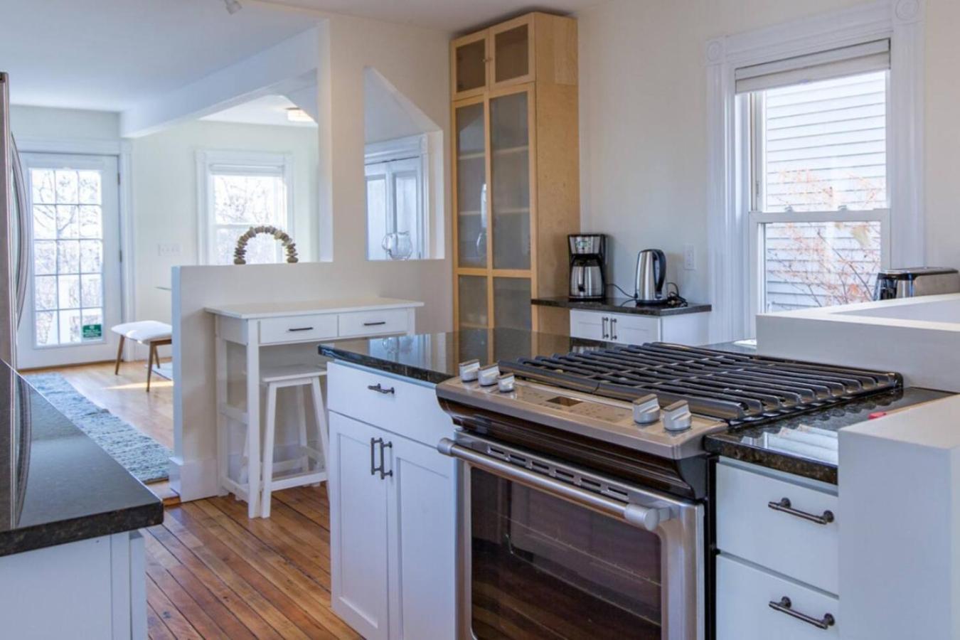 A Peaceful Oasis On Munjoy Hill - 3br & Parking