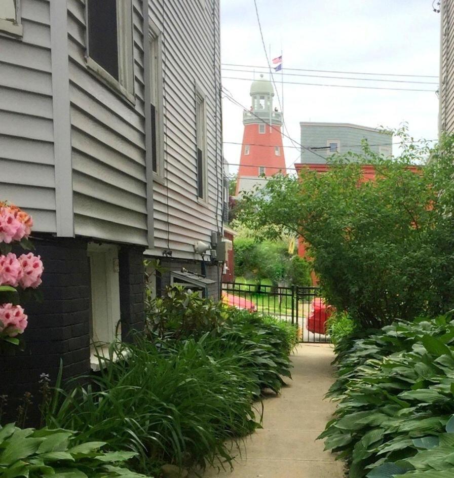 Peaceful Oasis On Munjoy Hill 1st Flr 3br Parking