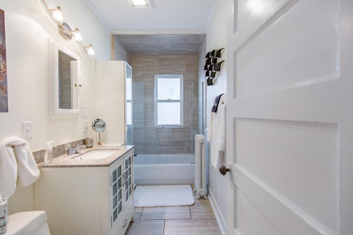 Peaceful Oasis On Munjoy Hill 1st Flr 3br Parking Apartment