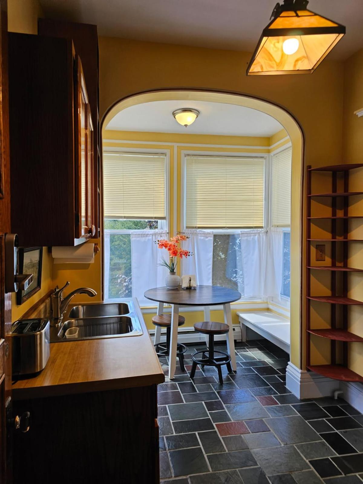 Island View House Self Check-in Portland