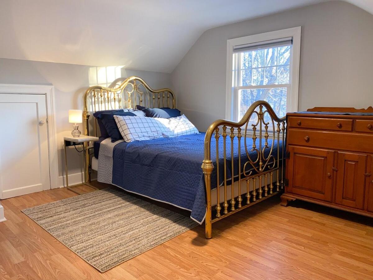Cozy Cape Minutes From Oldport And Thompson's Point *