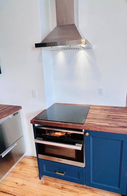 Apartment Large West End Penthouse Walk To Old Port W/parking Portland