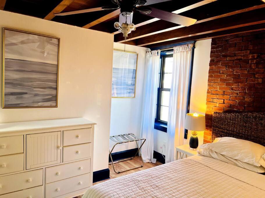 Large West End Penthouse Walk To Old Port W/parking Portland