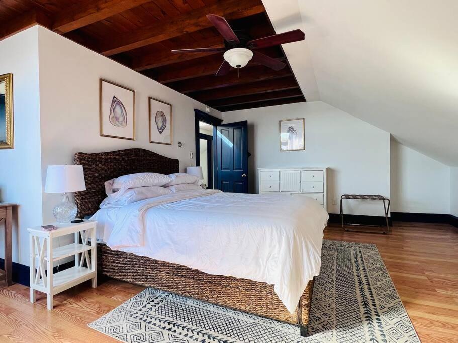 Large West End Penthouse Walk To Old Port W/parking Apartment Portland