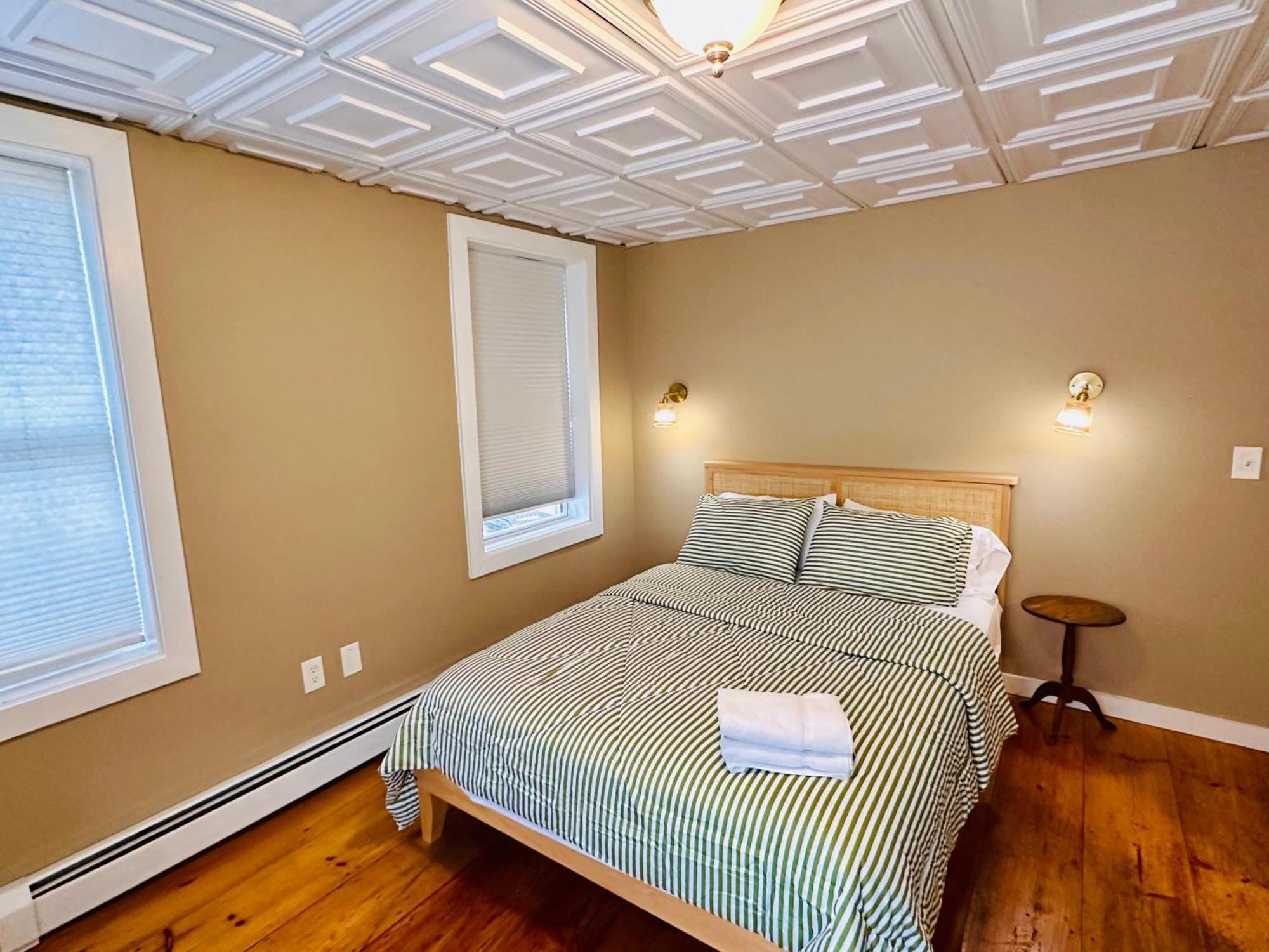 Apartment Simple & Convenient Downtown Living *