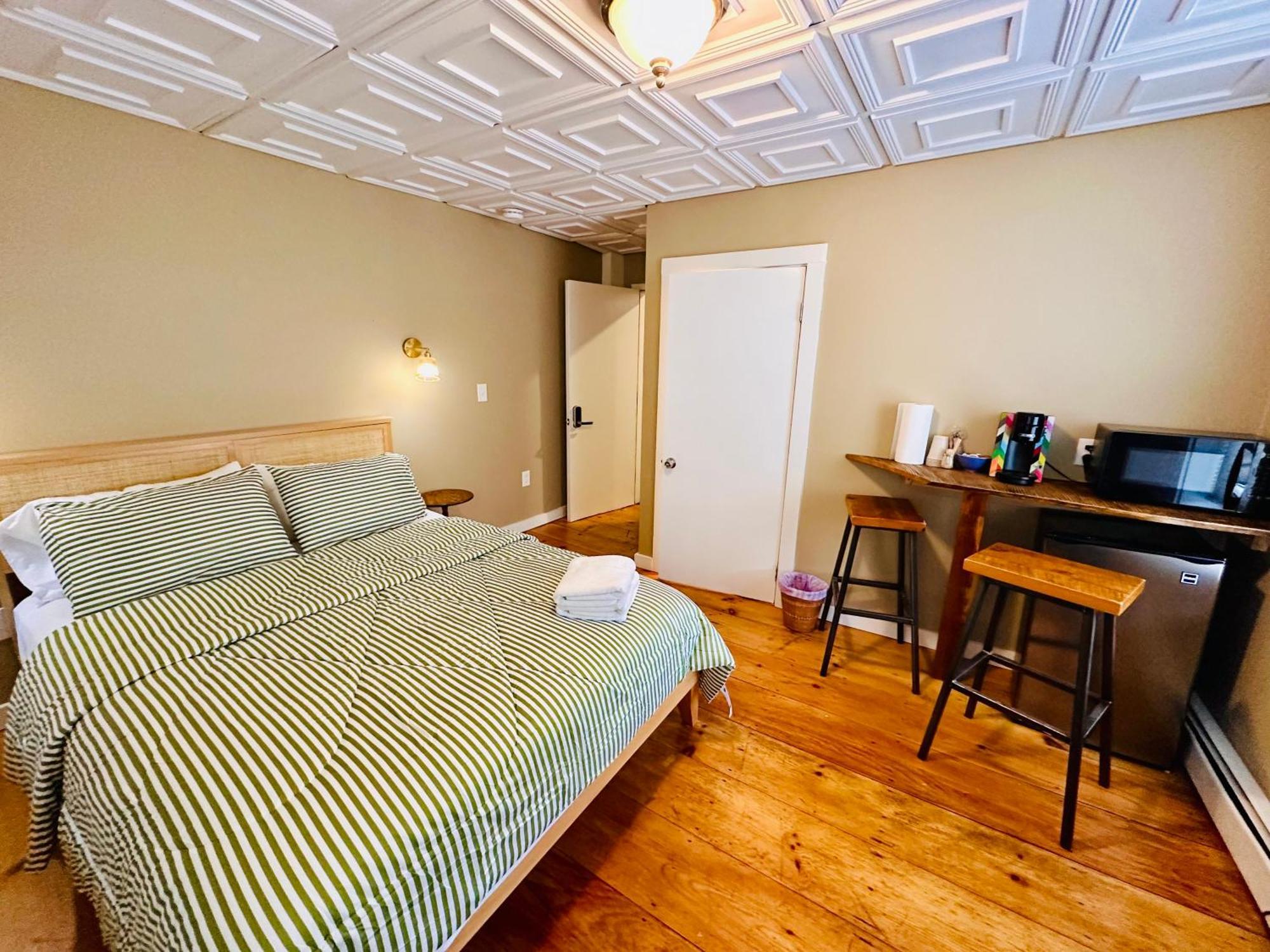 Simple & Convenient Downtown Living