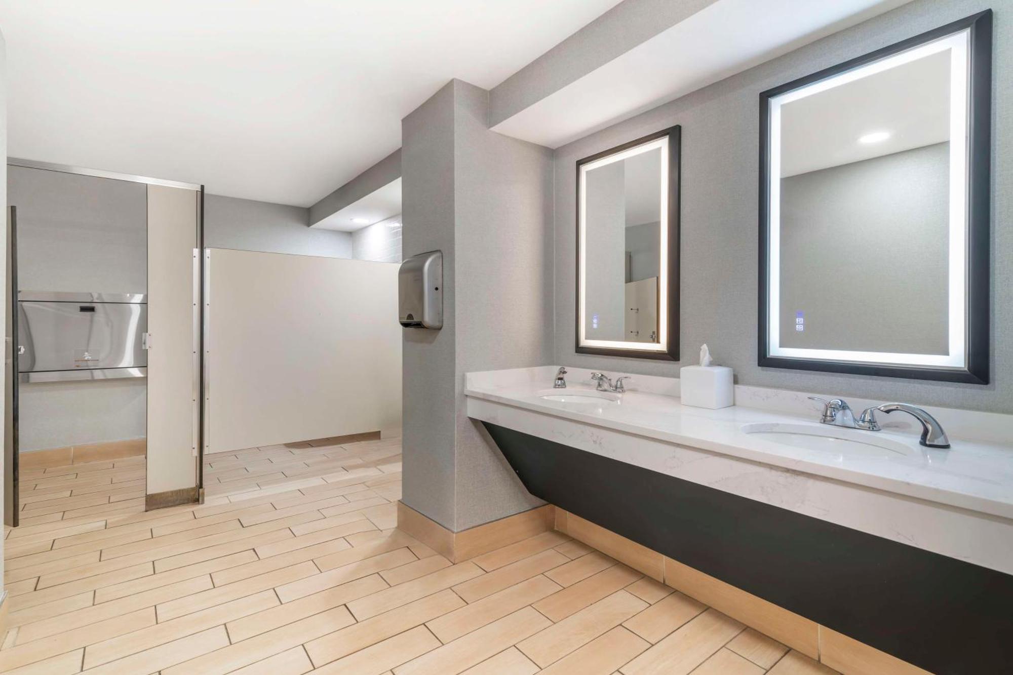Hilton Garden Airport 3* Portland