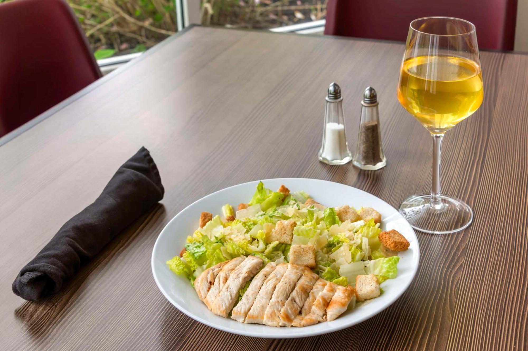 Hilton Garden Airport Hotel 3*