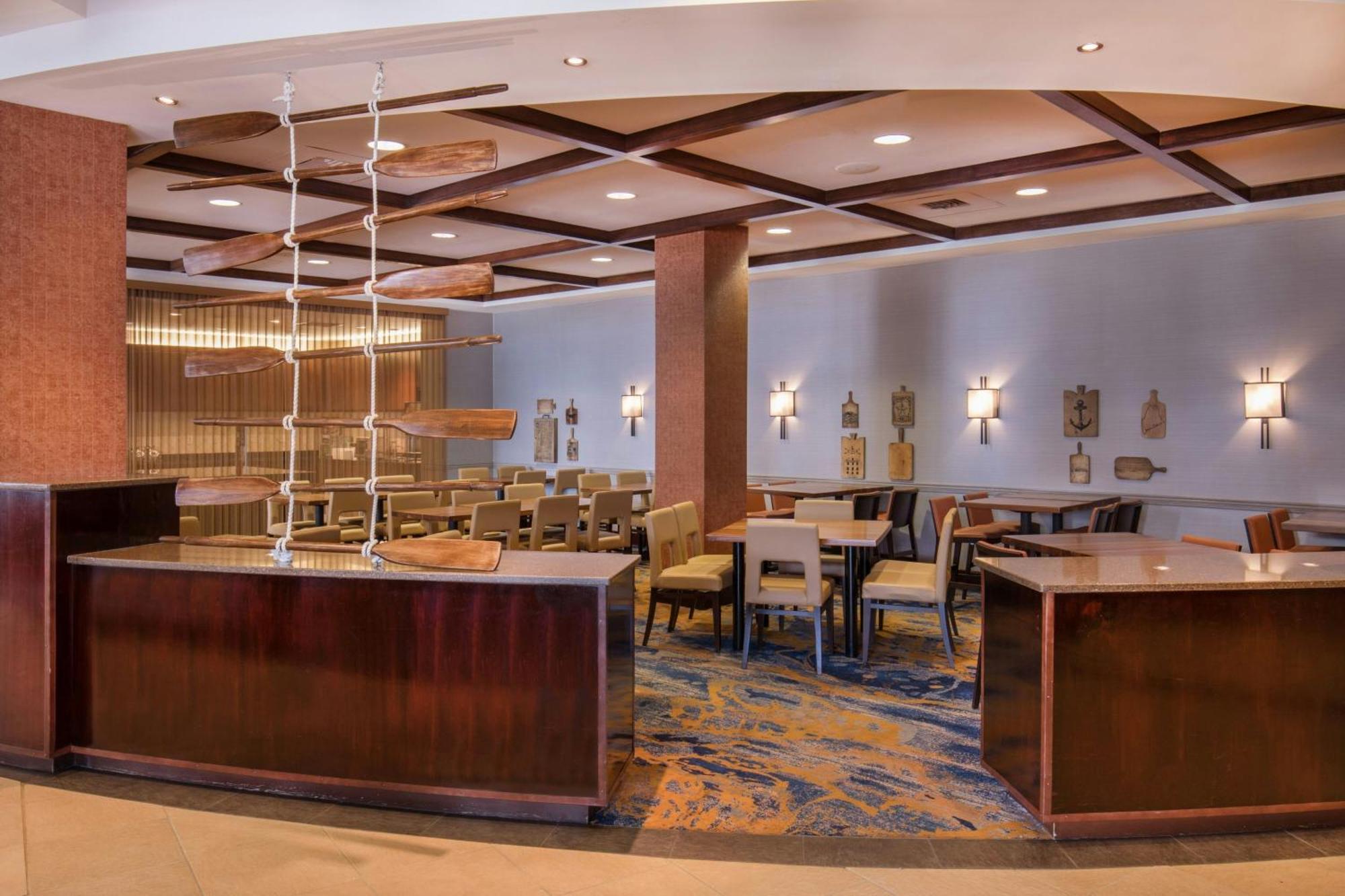 Hotel Downtown Waterfront Portland