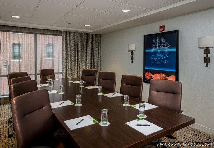 Courtyard By Marriott Downtown/waterfront 3*