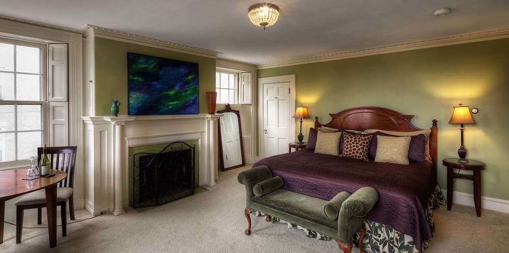 Blind Tiger - Danforth Street Inn 4*