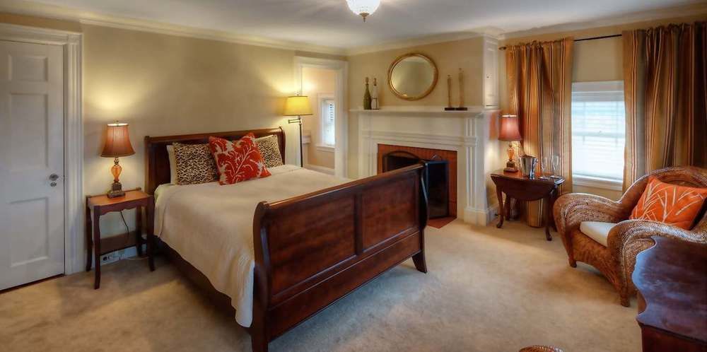 Blind Tiger - Danforth Street Inn 4*