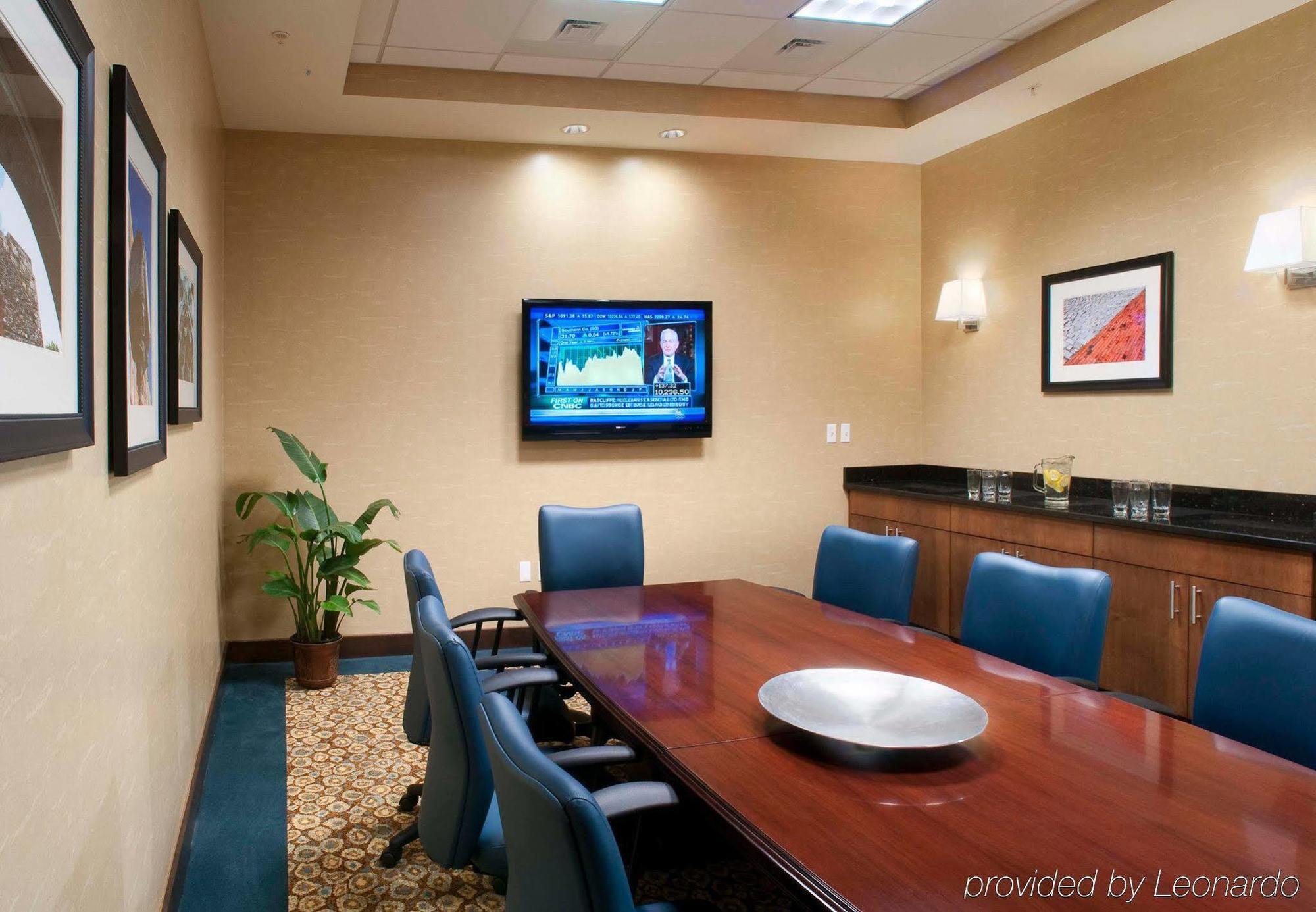 Hotel Downtown Waterfront 3*