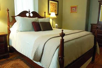 Blind Tiger - Carleton Street Inn 3*