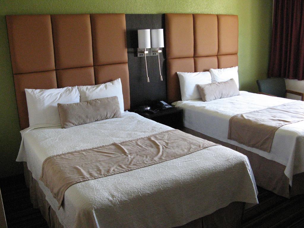 Hotel At