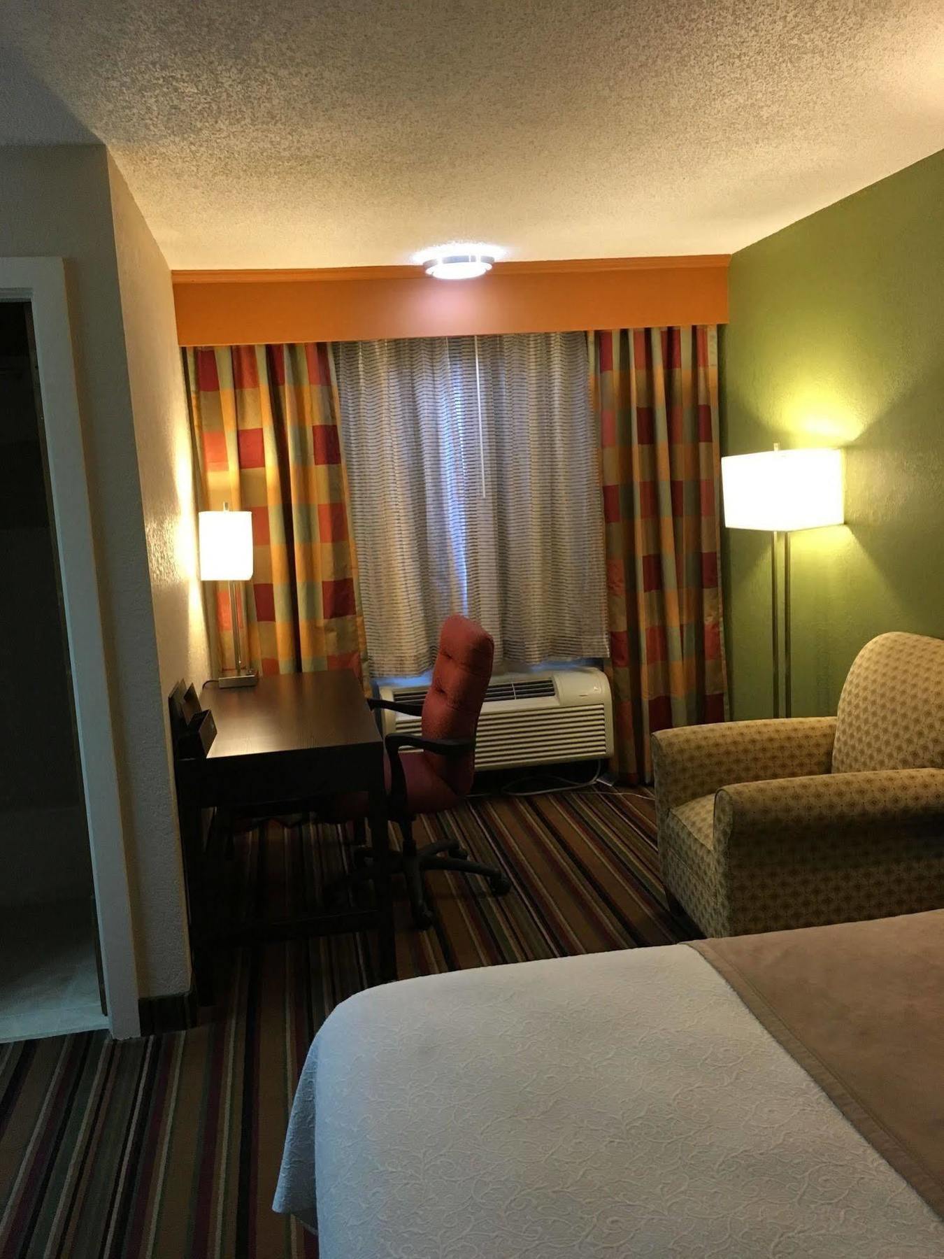 Hotel At 3*