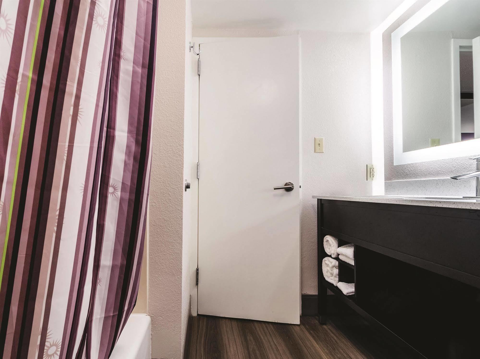 La Quinta By Wyndham Hotel