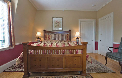 Inn Morrill Mansion