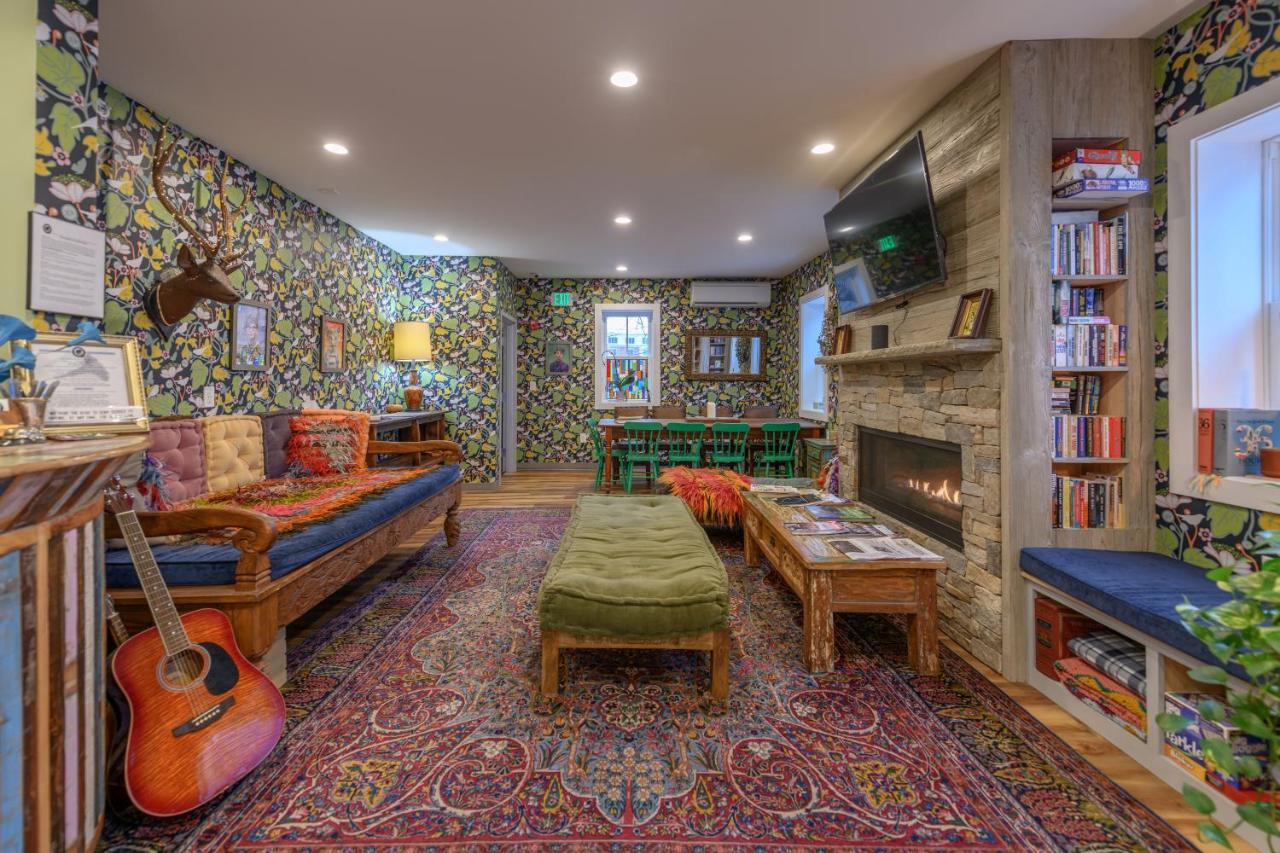 Hostel Black Elephant *