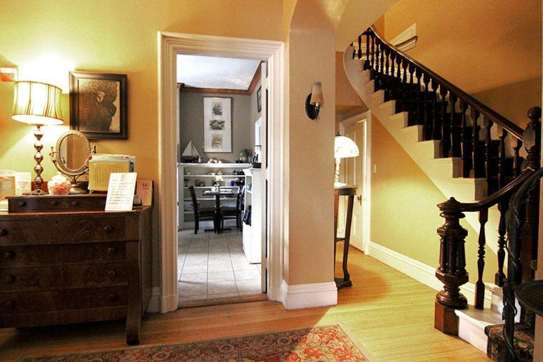 Inn Morrill Mansion