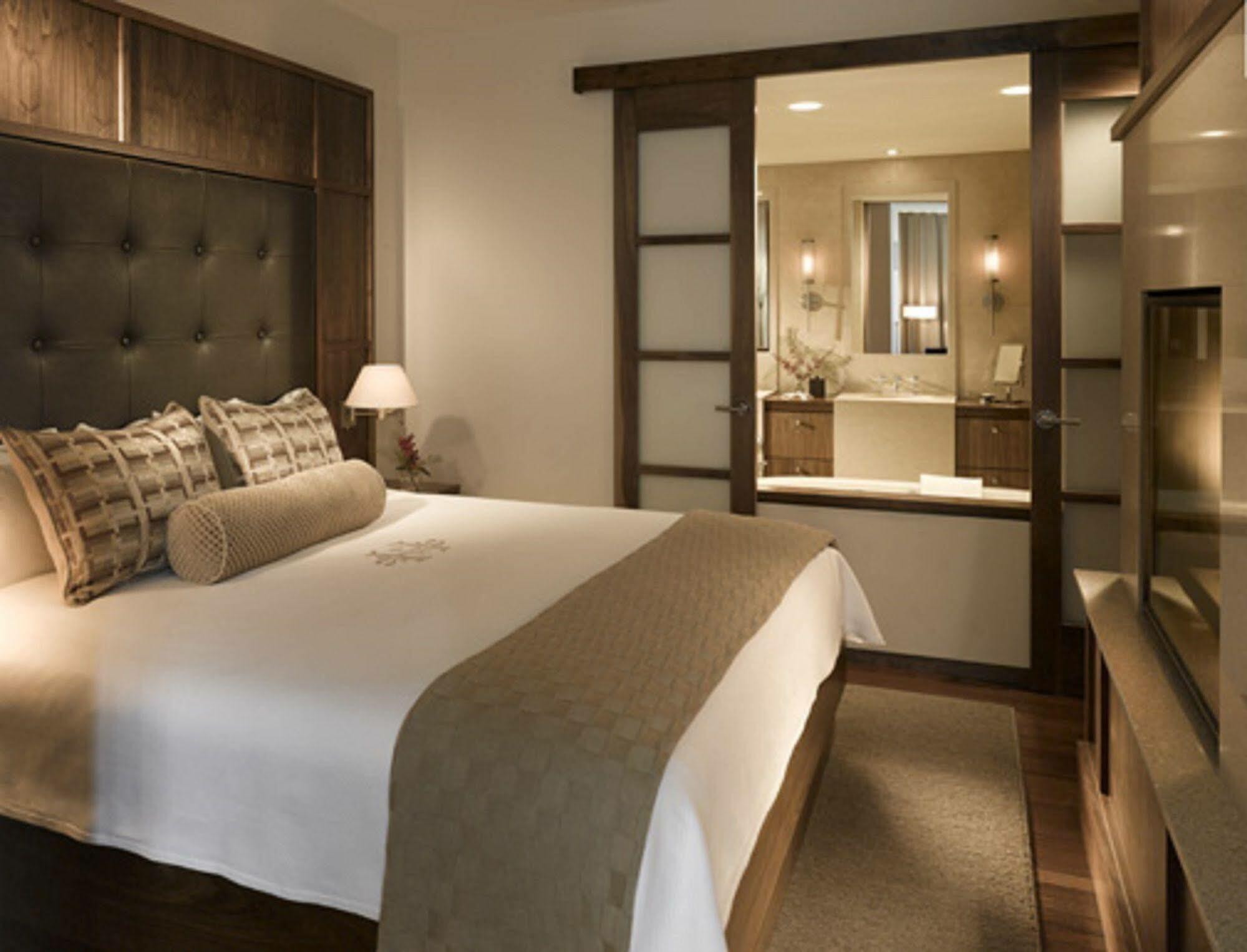 Harbor Hotel