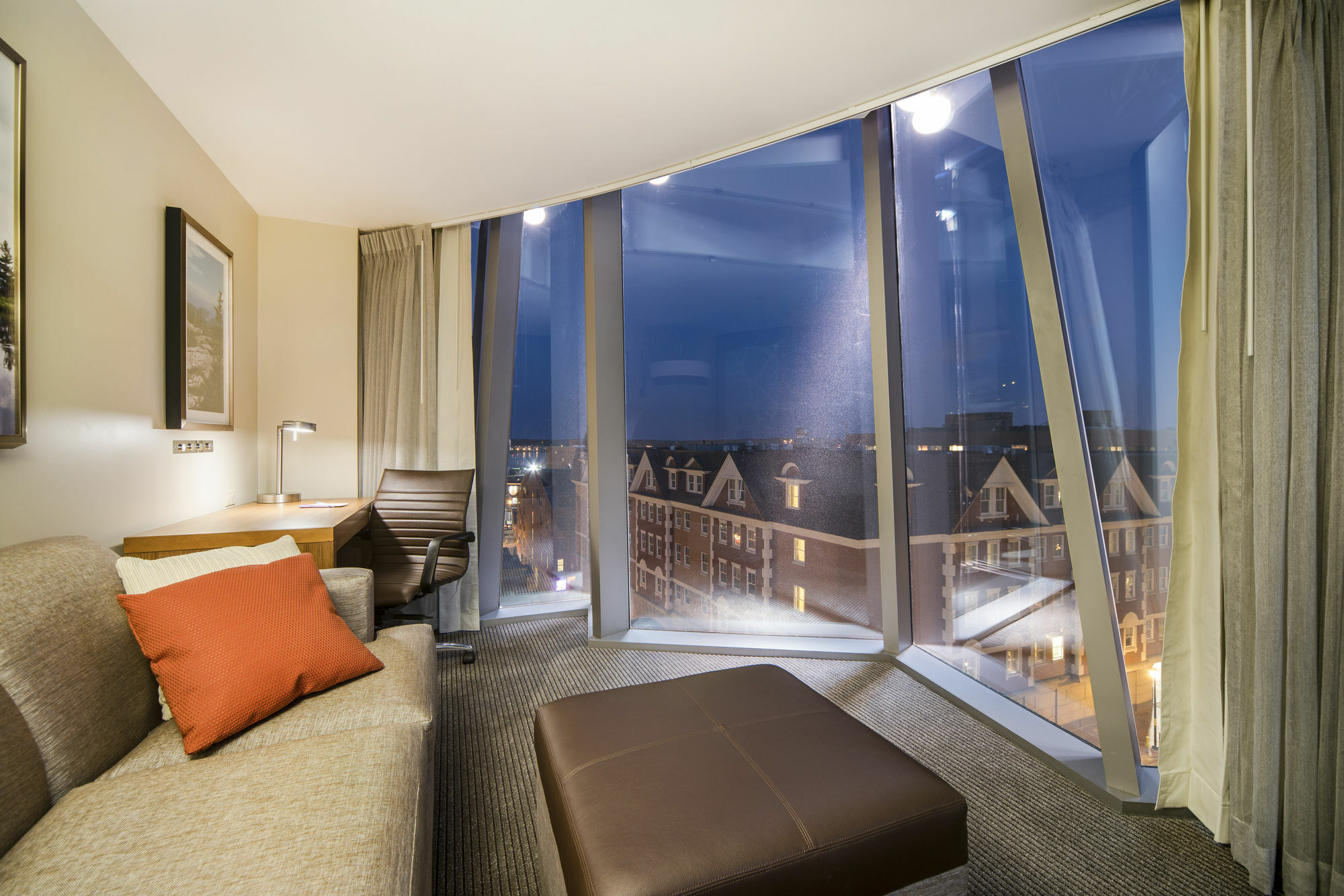 Hyatt Place Downtown - Old Port Square 3*