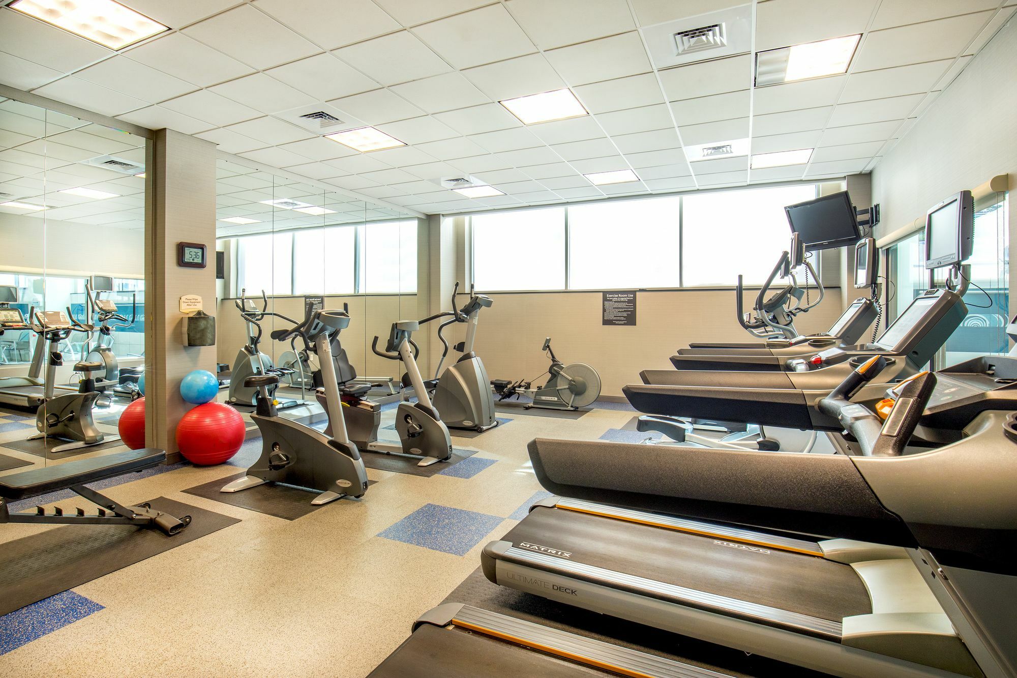 Hotel Downtown Waterfront 3*