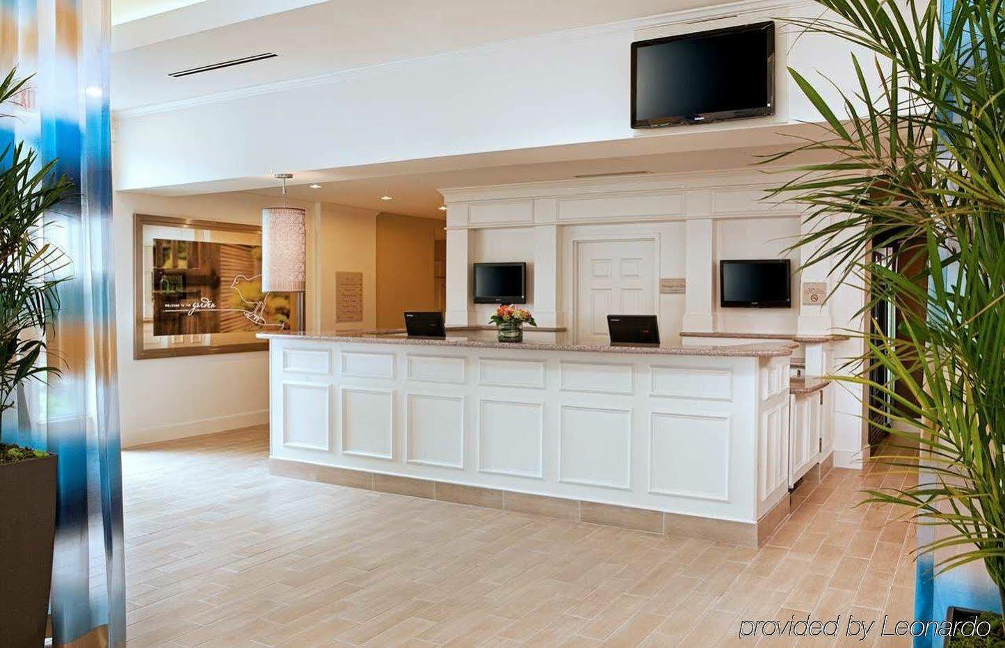Hilton Garden Airport 3*