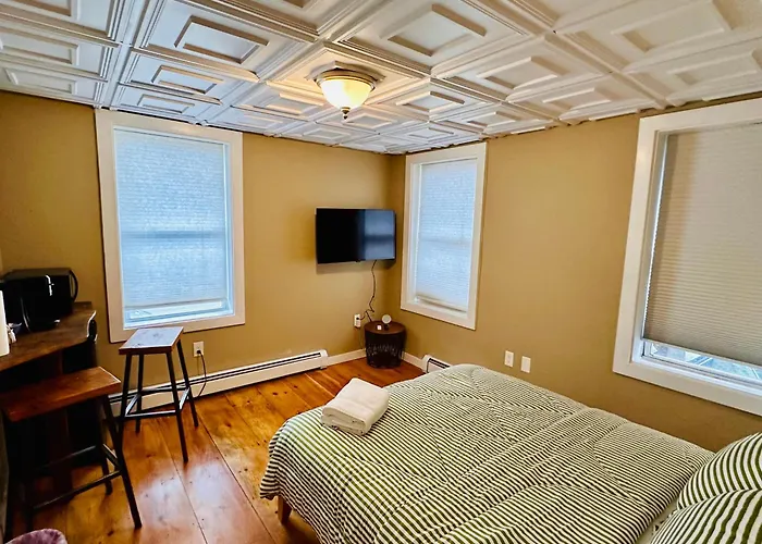 Simple & Convenient Downtown Living