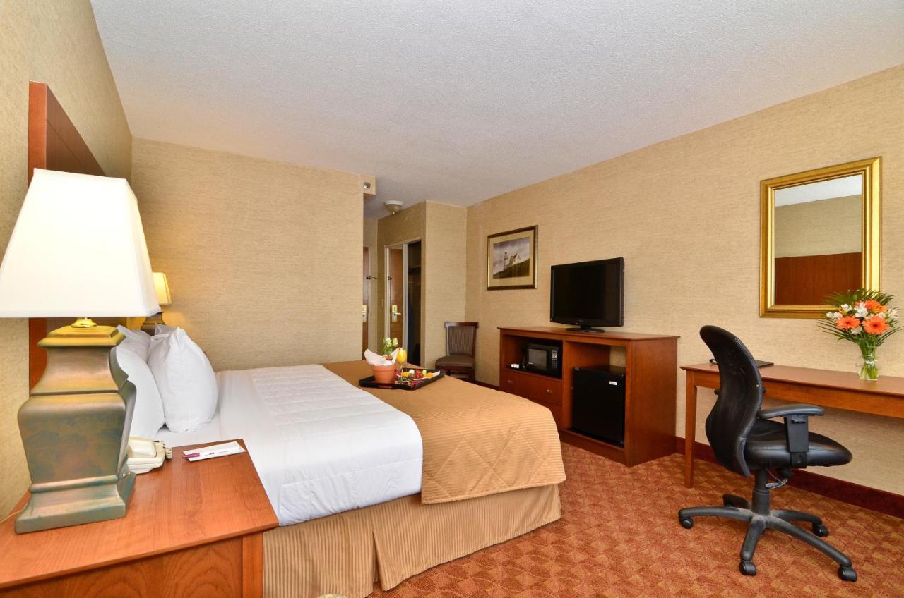 Hotel Clarion Airport 3*