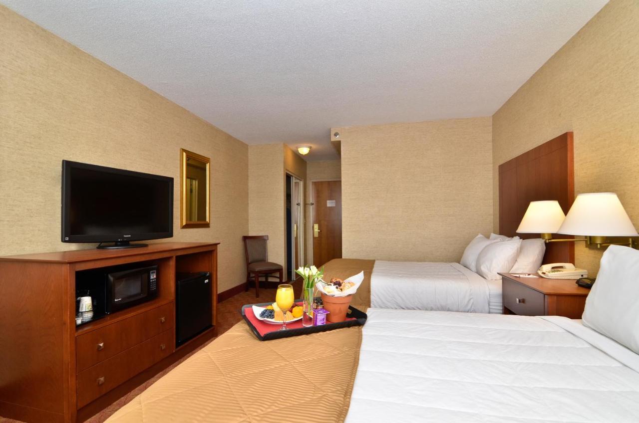 Hotel Clarion Airport 3*