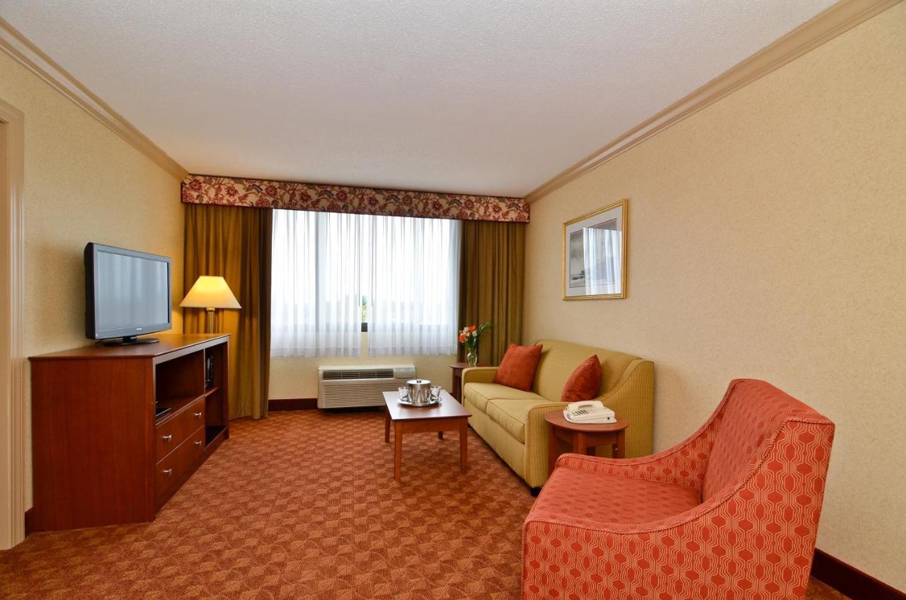 Clarion Airport Hotel 3*