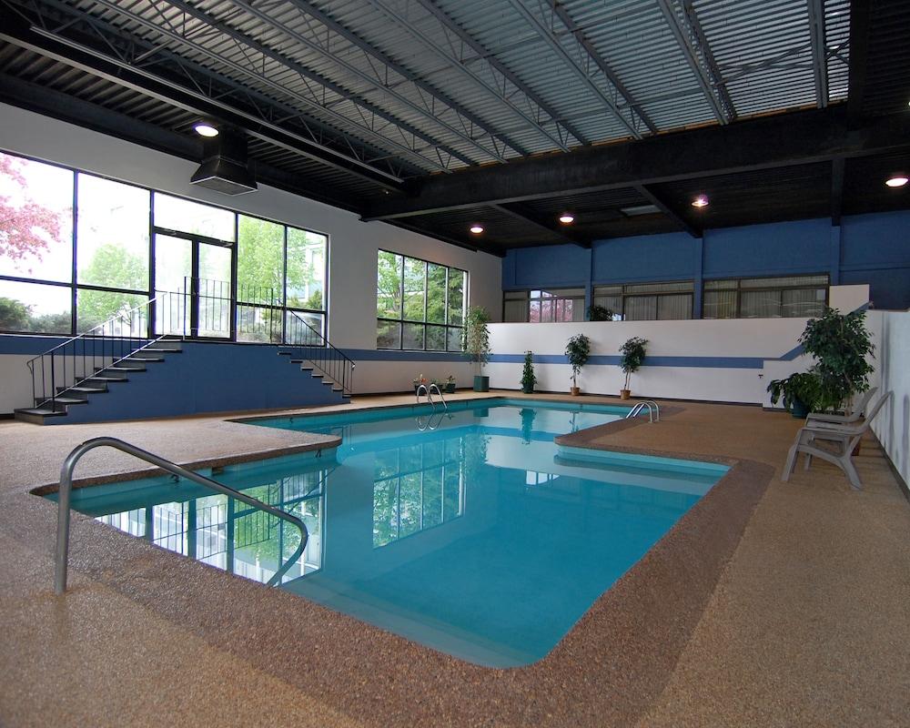 Clarion Airport Hotel 3*