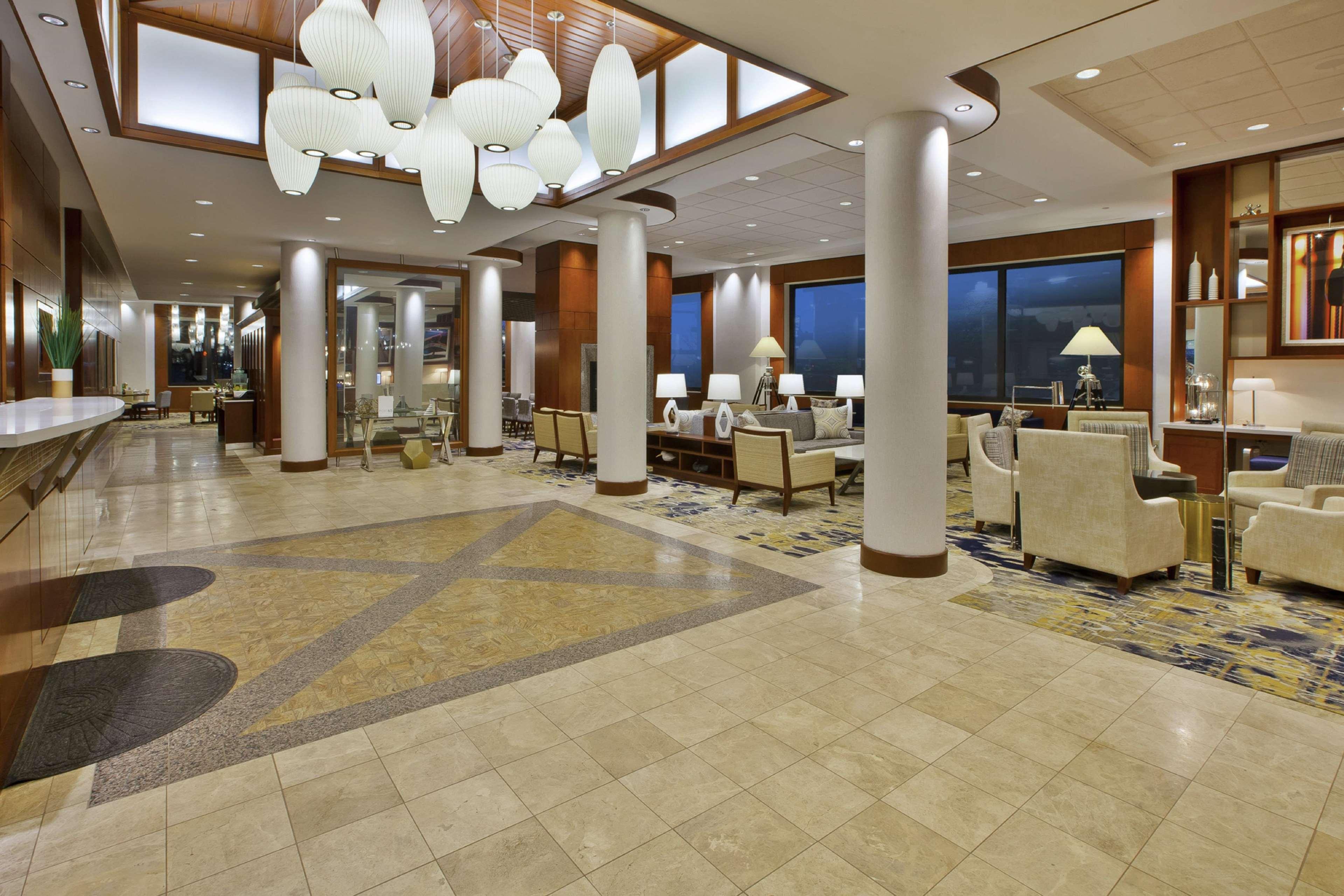 Hilton Garden Downtown Waterfront Hotel 3*